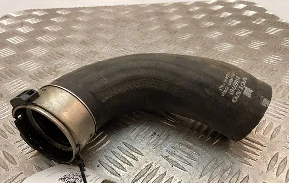 Volvo XC90 Intercooler hose/pipe 31657761