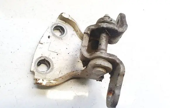 Honda CR-V Rear door lower hinge