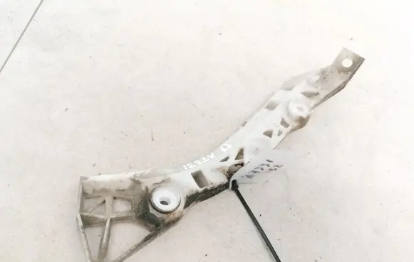 Mazda 3 I Front bumper mounting bracket