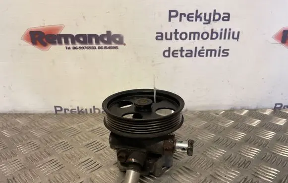 Opel Insignia A Power steering pump 55563329