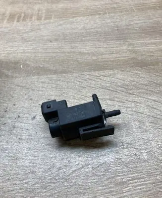 Volvo V70 Vacuum valve 30611668