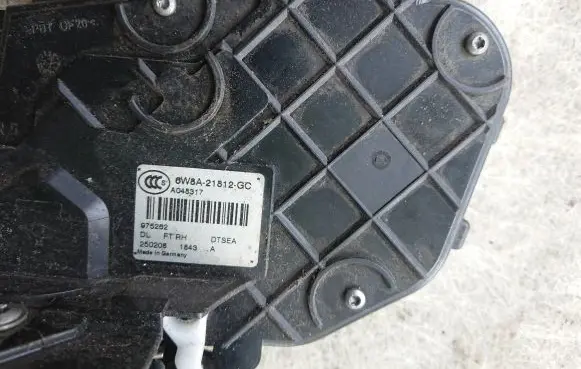 Jaguar XF X250 Front door lock 6W8A21812GC A048317