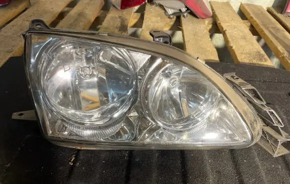 Toyota Avensis T220 Headlight/headlamp 54534380