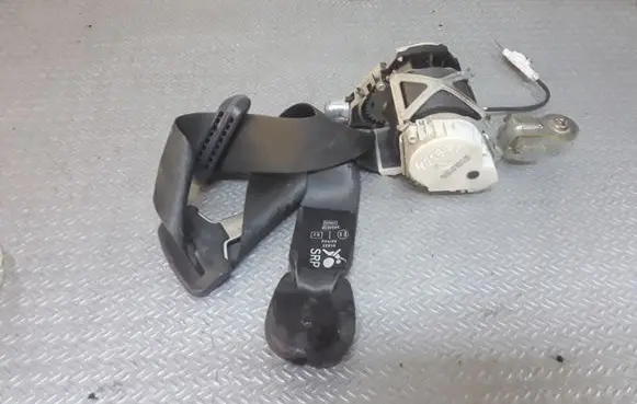 Renault Clio III Front seatbelt 33056054A