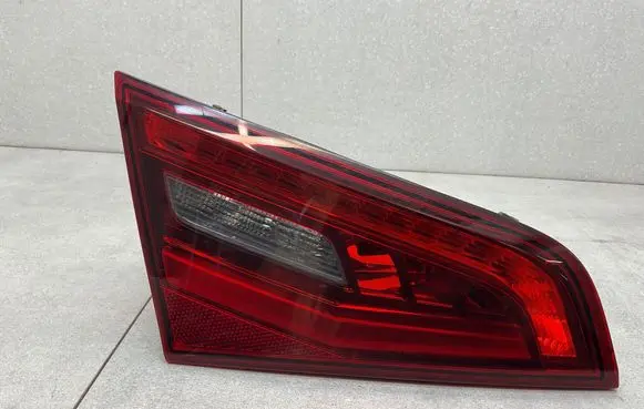 Tailgate rear/tail lights