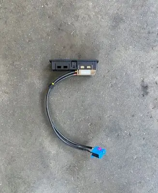 Mercedes-Benz S W222 USB socket connector 2228200915