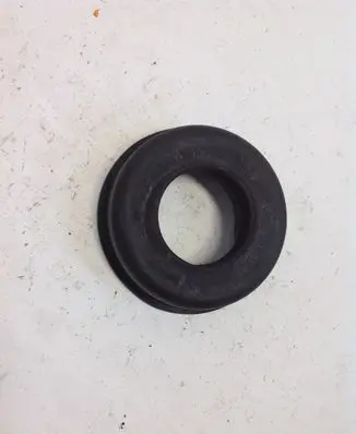 BMW 1 E81 E87 Rear coil spring rubber mount 33536764419