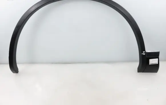 Volkswagen Touareg I Front arch trim 7P6853717