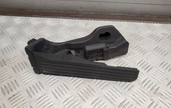Audi Q3 8U Accelerator throttle pedal 1K1723503BA