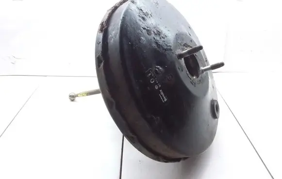 Volkswagen Golf III Brake booster 1H1612105D