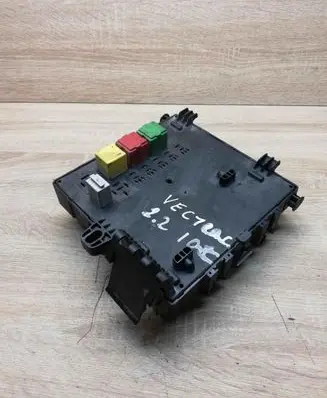 Opel Signum Fuse module 13125489