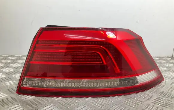 Volkswagen PASSAT B8 Rear/tail lights 3G5945312