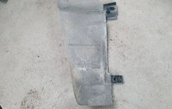 Mercedes-Benz CLS C219 Exhaust heat shield
