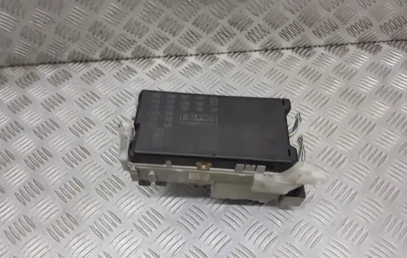 Toyota Corolla E120 E130 Fuse box set 82641-13040