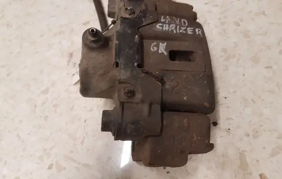 Toyota Land Cruiser (J100) Rear brake caliper