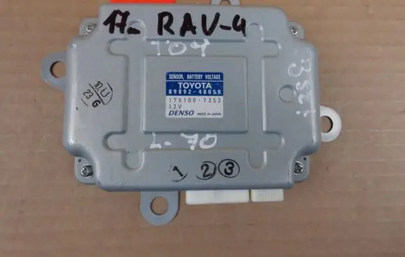 Toyota RAV 4 (XA40) Battery control module 8989248050