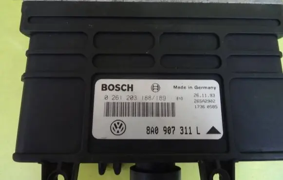 Volkswagen PASSAT B4 Engine control unit/module 0261203188 8A0907311L