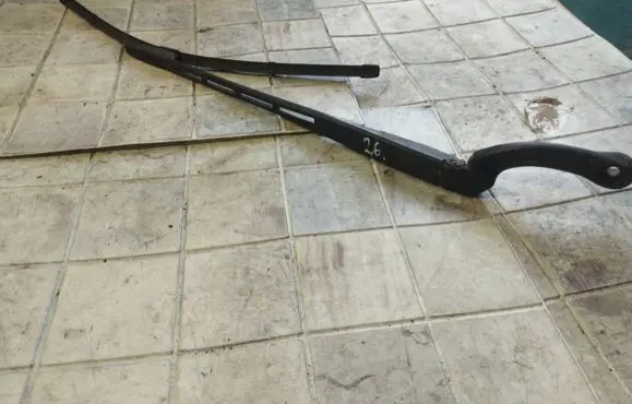 Opel Zafira B Windshield/front glass wiper blade 8E2255408C