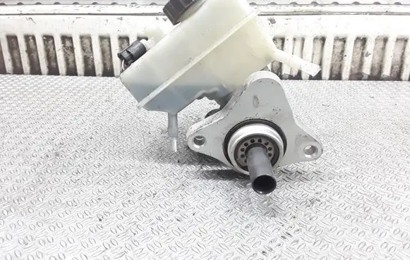 Mercedes-Benz C W203 Master brake cylinder A2034300002