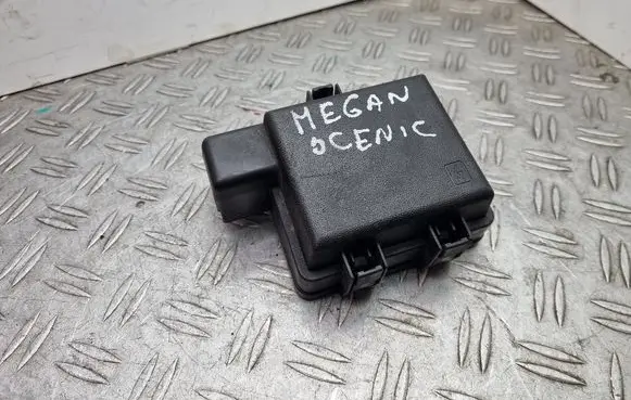 Renault Megane III Fuse box cover 243820003R 63511831