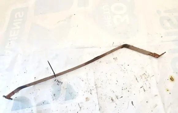 Fuel tank mounting bracket