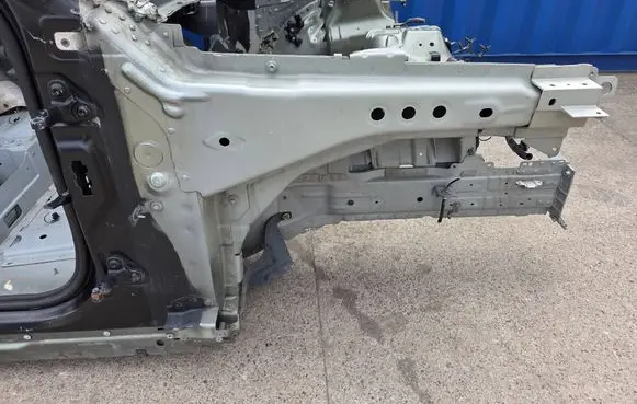 Land Rover Defender Front quarter panel 00000044