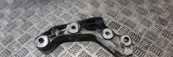 Mercedes-Benz CLS C218 X218 Engine mounting bracket A2720140295