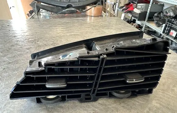 Peugeot 3008 I Dash center air vent grill