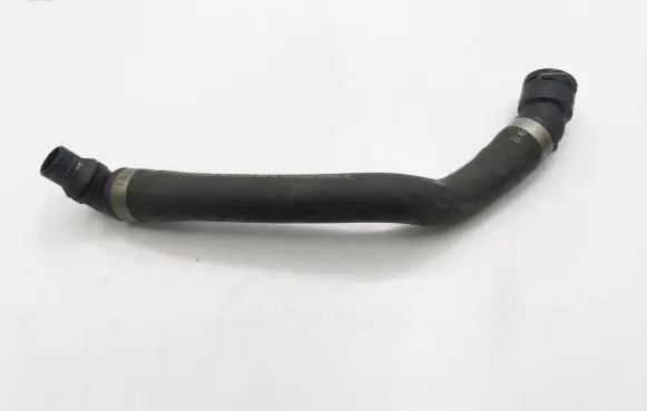 Mercedes-Benz CLS C219 Engine coolant pipe/hose 1071005