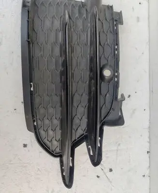 Mercedes-Benz GL X166 Front bumper lower grill 1678852506