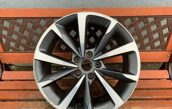 Seat Leon (5F) R18 alloy rim 