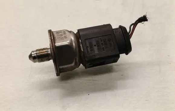 Volkswagen Golf Plus Fuel pressure sensor 03C906051C
