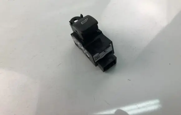 Volvo V40 Electric window control switch 31394840