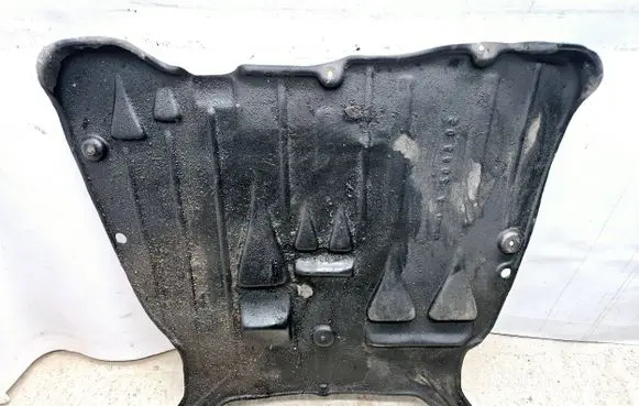 Volvo V70 Engine splash shield/under tray