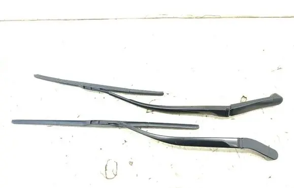 Front wiper blade arm