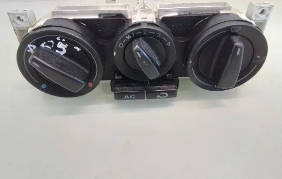 Volkswagen PASSAT B5.5 Climate control unit 1J0820045G