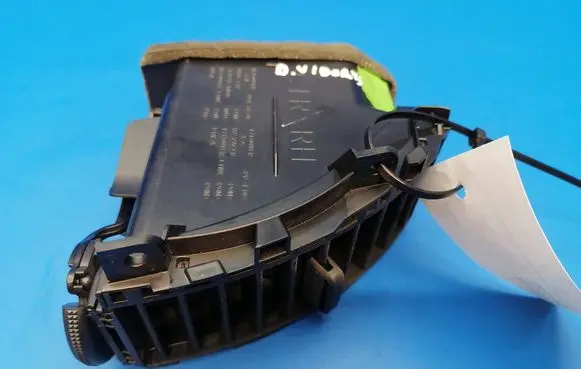Nissan Note (E11) Dash center air vent grill 687509U00B