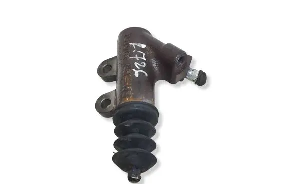 Toyota RAV 4 (XA40) Clutch slave cylinder 