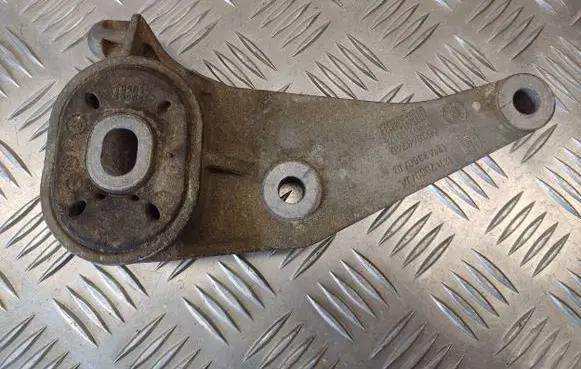 Opel Corsa D Gearbox mount 13117089 13143386