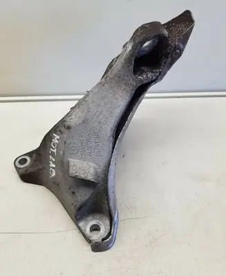 BMW 1 E81 E87 Engine mounting bracket 24168110
