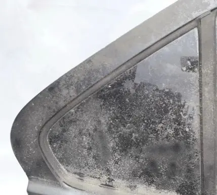 Rear vent window glass