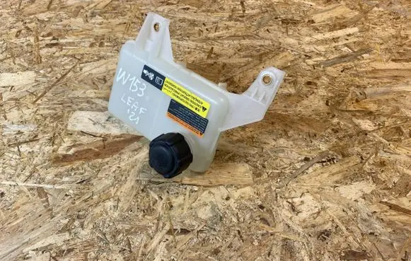 Nissan Leaf II (ZE1) Coolant expansion tank/reservoir