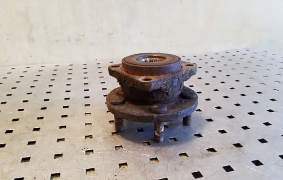 Subaru Outback Front wheel hub