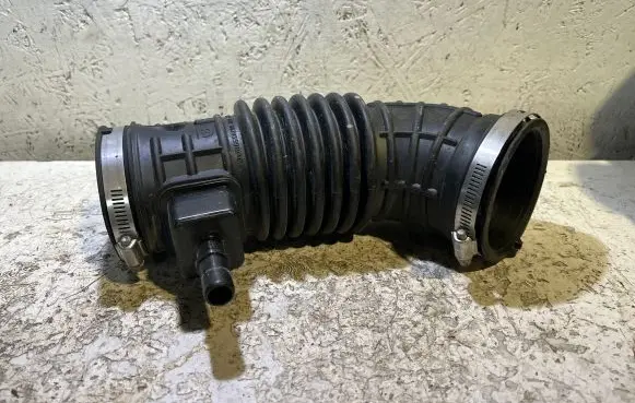 Jeep Cherokee Air intake hose/pipe 68285598AC