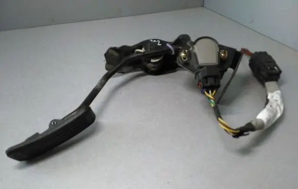 Toyota Corolla Verso E121 Accelerator throttle pedal 8928152021 1983003041