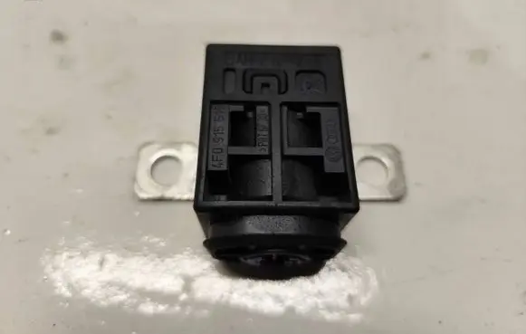 Audi A6 S6 C6 4F Battery relay fuse 4F0915519