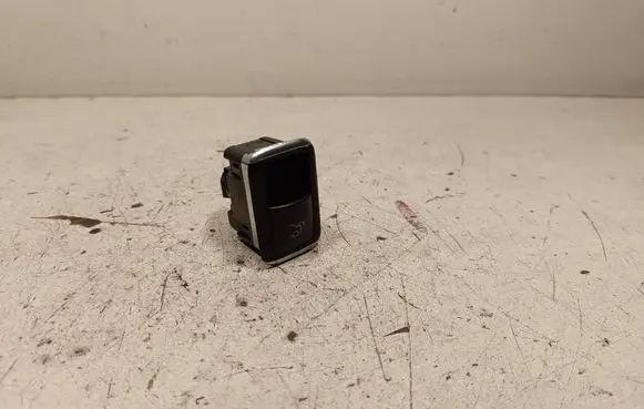 Tailgate opening switch