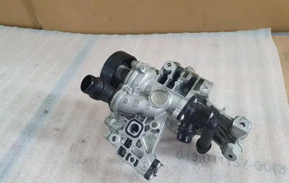 BMW 3 G20 G21 Water pump 8650987