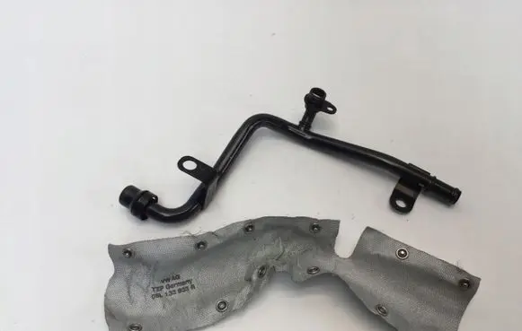 Audi A6 S6 C8 4K Engine coolant pipe/hose 06L121085AF
