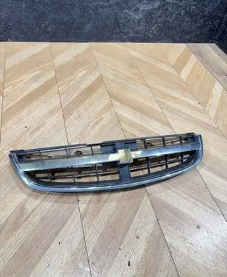 Chevrolet Epica Front bumper upper radiator grill 96635474